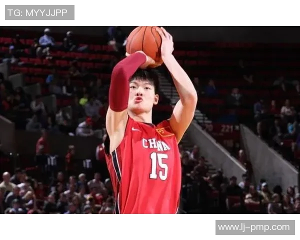 福建队王哲林领衔对决新疆队展现篮球激情与实力的巅峰对抗